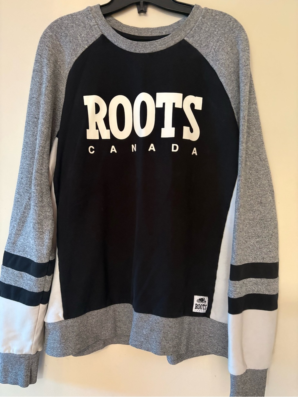 Roots Canada Black Grey Colorblock Raglan Crewneck Sweatshirt women’s Sz XL. - Picture 3 of 13